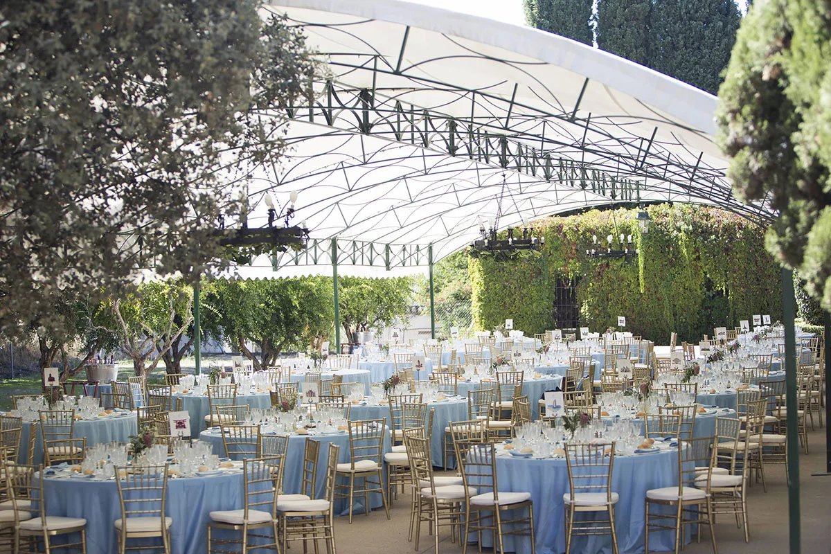 Banquete en el Palacio de los Cordova de Granada con carpa y servicio de catering de Banquete en el Palacio de los Cordova