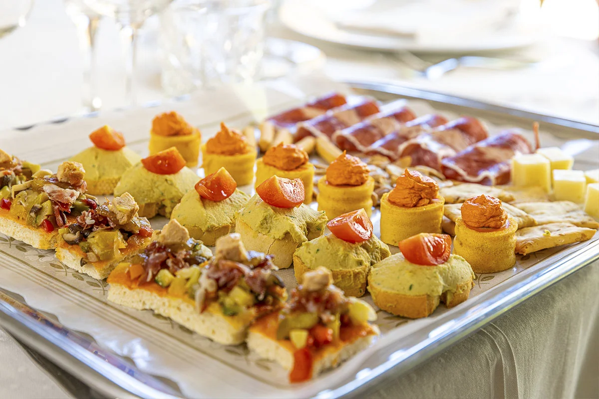 Entrantes tipo cóctel para evento en Granada Entrantes tipo cóctel para evento realizado por catering la mamunia