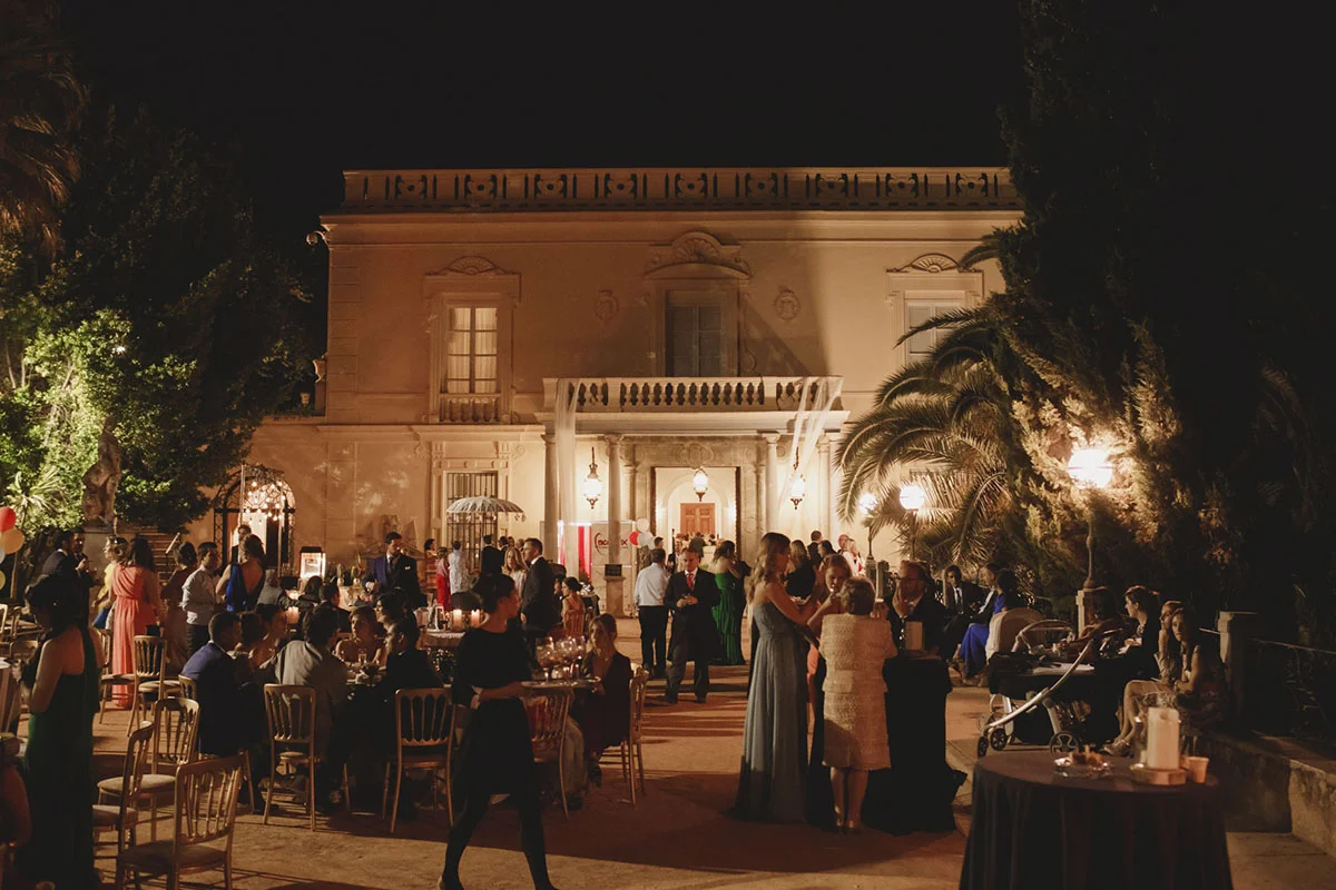 Evento celebrado en el exterior del Carmen de los Mártires de Granada con el catering Ruta del Veleta