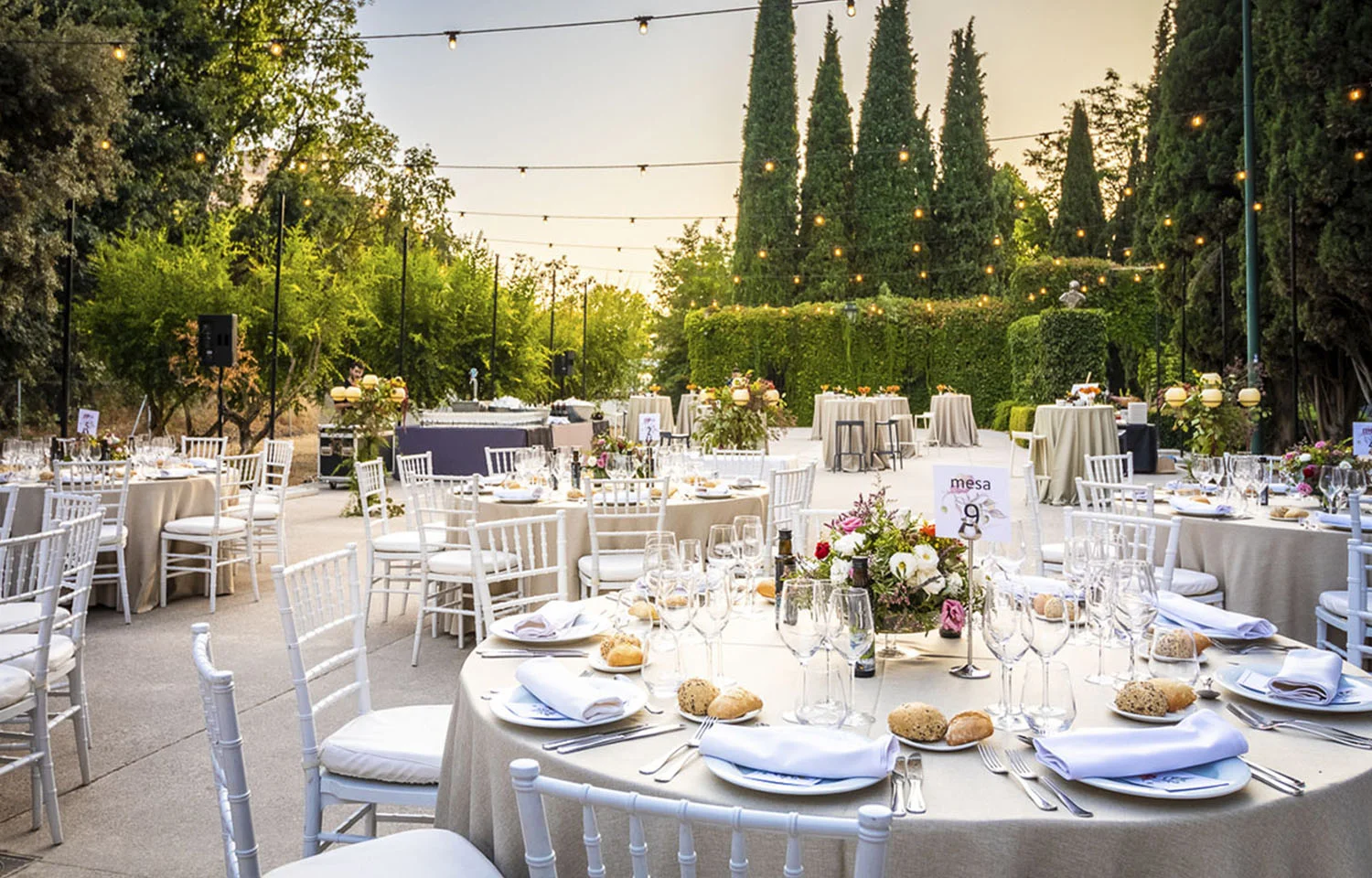 Mesas de banquete en el Palacio de los Cordova de Granada montadas por Abades Catering