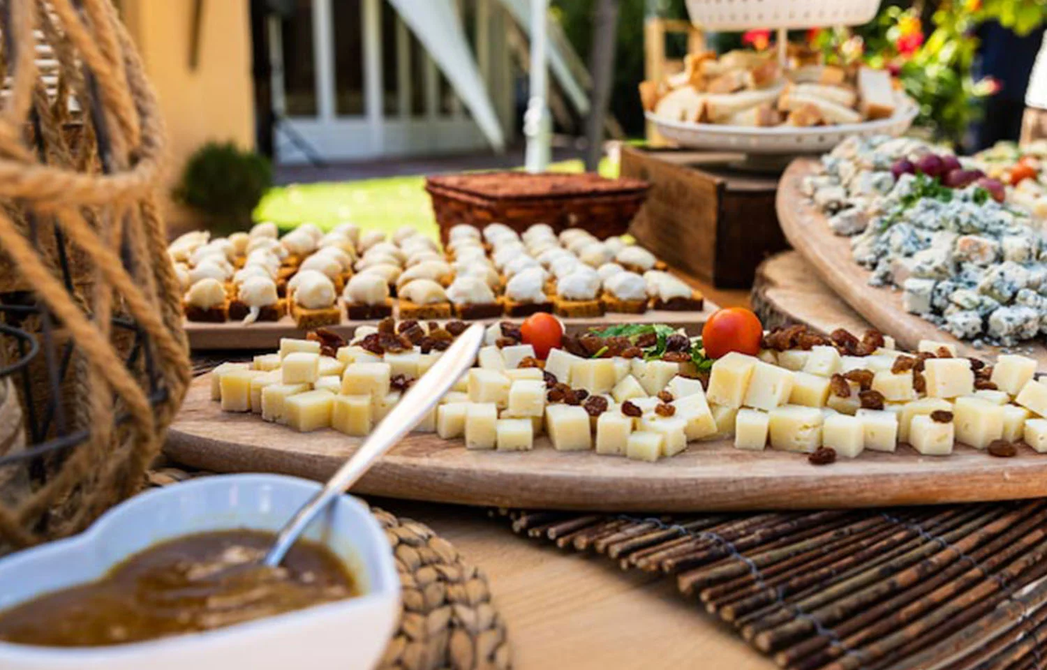 espacio gastronómico de quesos para evento realizado por catering La Mamunia