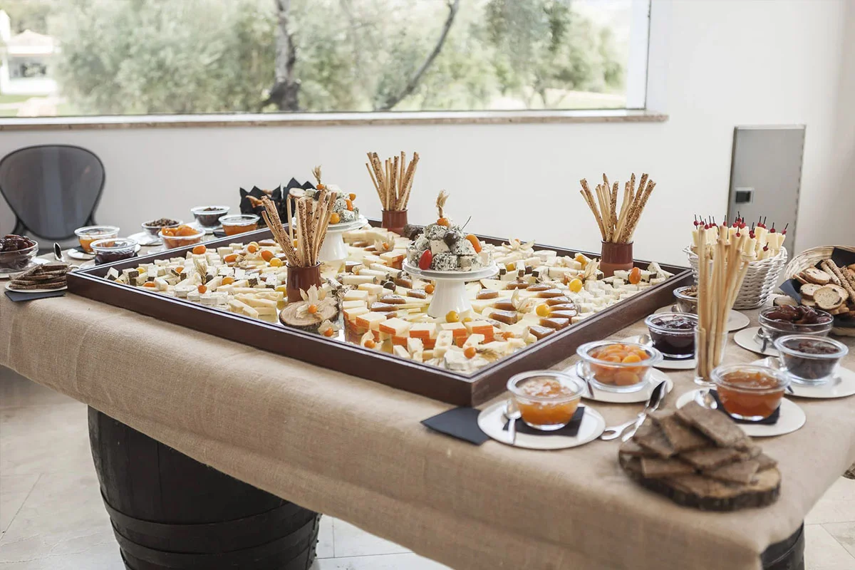 Gastronomía Hacienda Señorío de Nevada Bandeja de quesos para celebración de evento en la Hacienda Señorío de Nevada