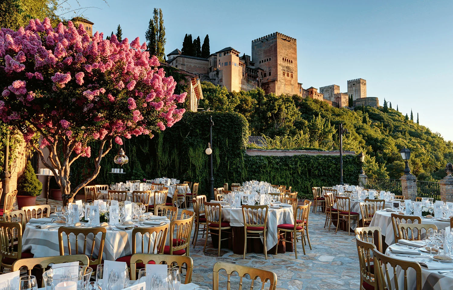 Banquete en Carmen de los Chapiteles en Granada, en su terraza con vistas a la Alahmbra