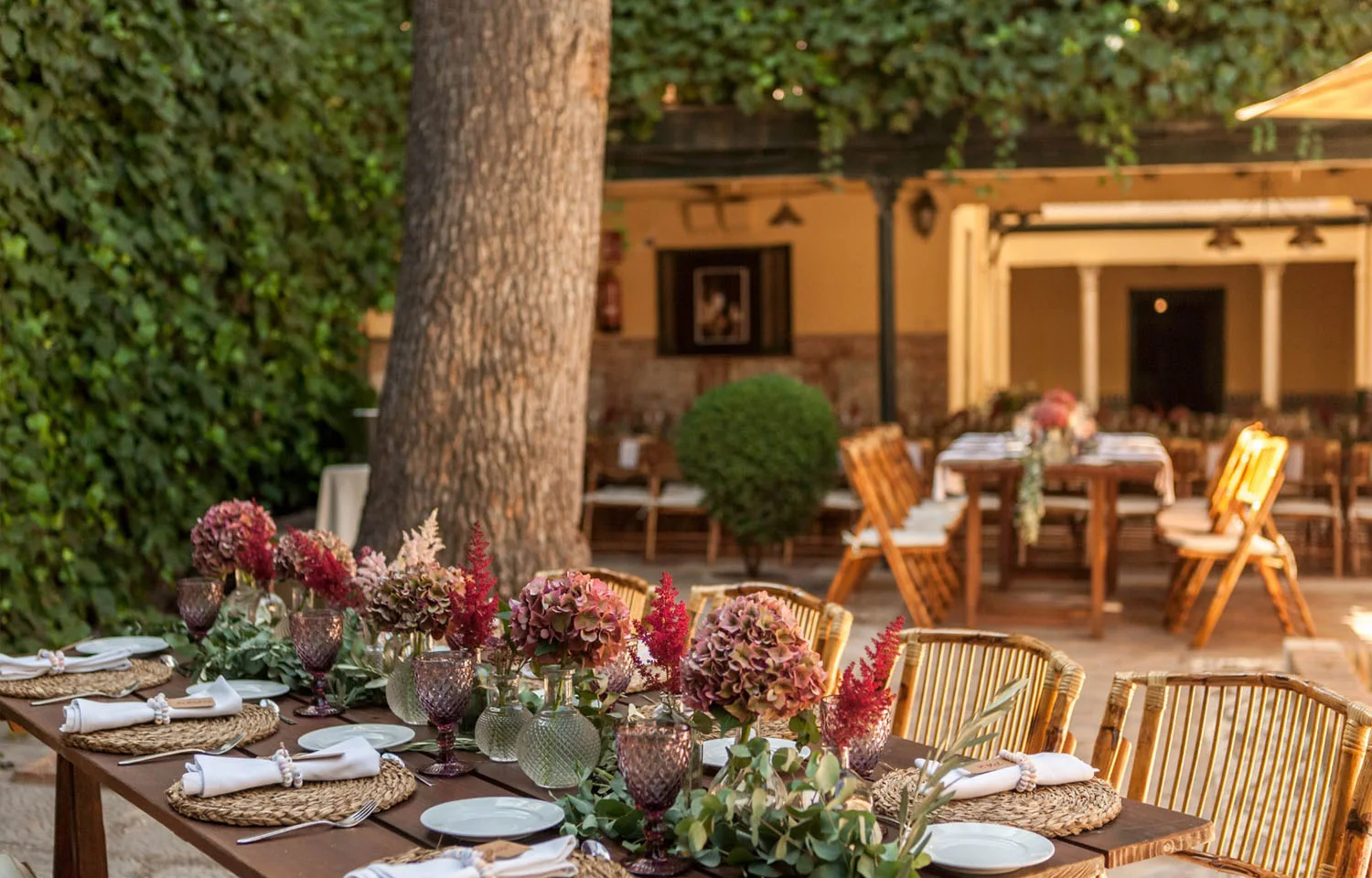 Banquete al aire libre en el Jardín de Gomerez de Granada