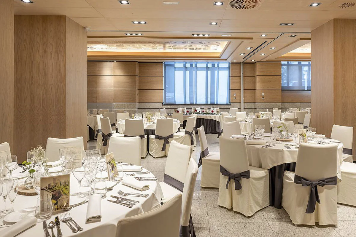 Banquete en el salón Alhamar del hotel Saray Granada